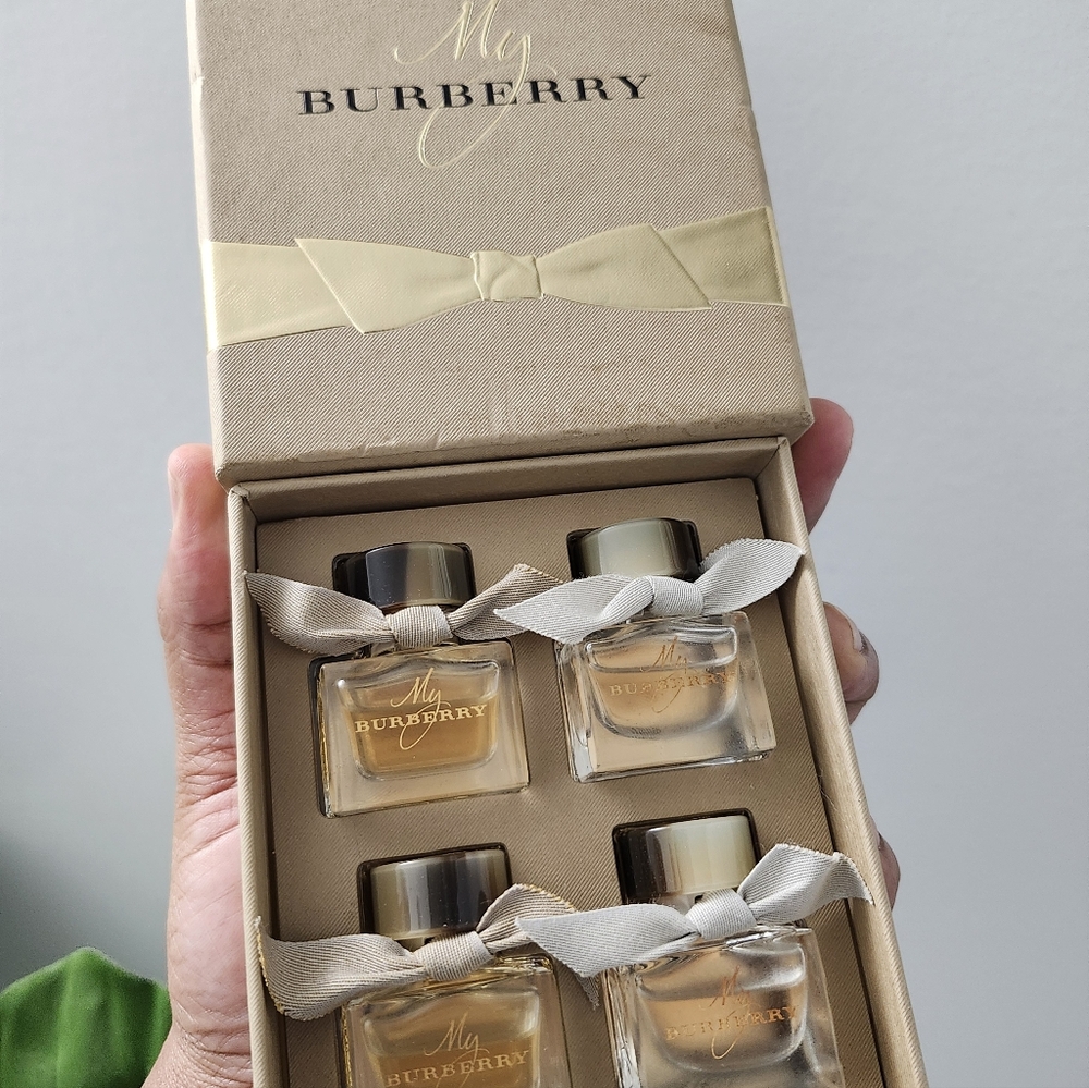 BURBERRY - Picture 3 of 8